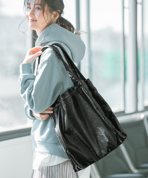 GLOBAL WORK（グローバルワーク）の「メタリック3ROOMトート/935296（トートバッグ・レディース・ブラック/カーキ/シルバー・ONE SIZE）」の2枚目の写真