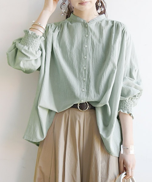 and it_（アンドイット）の「エミュラル emural 袖シャーリングコットンワイドブラウス（シャツ/ブラウス・レディース・ブラック系その他/アイボリー/クリーム/ネイビー×ホワイト/サックスブルー・M-L）」の8枚目の写真