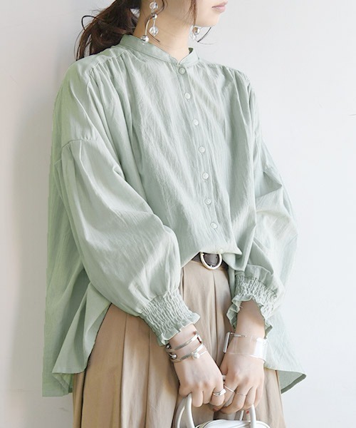 and it_（アンドイット）の「エミュラル emural 袖シャーリングコットンワイドブラウス（シャツ/ブラウス・レディース・ブラック系その他/アイボリー/クリーム/ネイビー×ホワイト/サックスブルー・M-L）」の9枚目の写真