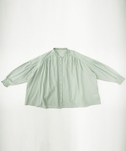 and it_（アンドイット）の「エミュラル emural 袖シャーリングコットンワイドブラウス（シャツ/ブラウス・レディース・ブラック系その他/アイボリー/クリーム/ネイビー×ホワイト/サックスブルー・M-L）」の15枚目の写真