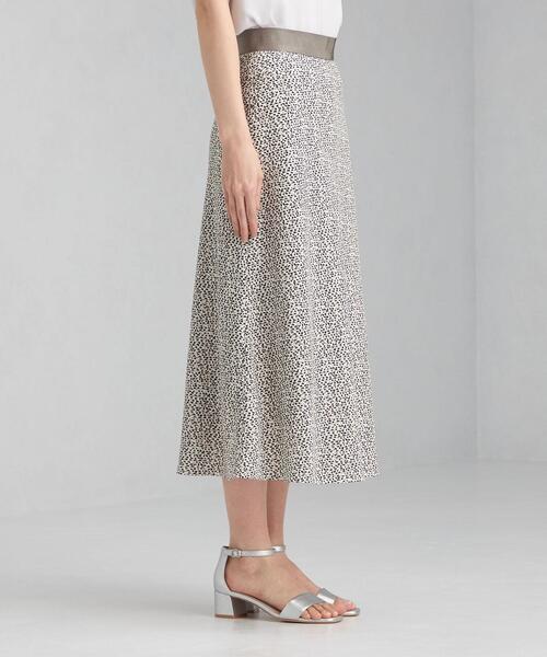 green label relaxing（グリーンレーベルリラクシング）の「CS ナロー フレア サテン ドット スカート（スカート・レディース・その他1・38/36）」の3枚目の写真