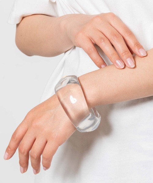 WEGO（ウィゴー）の「WEGO/ボリュームアクリルバングル（ブレスレット・レディース・ブラウン/ベージュ/その他1・FREE）」の3枚目の写真