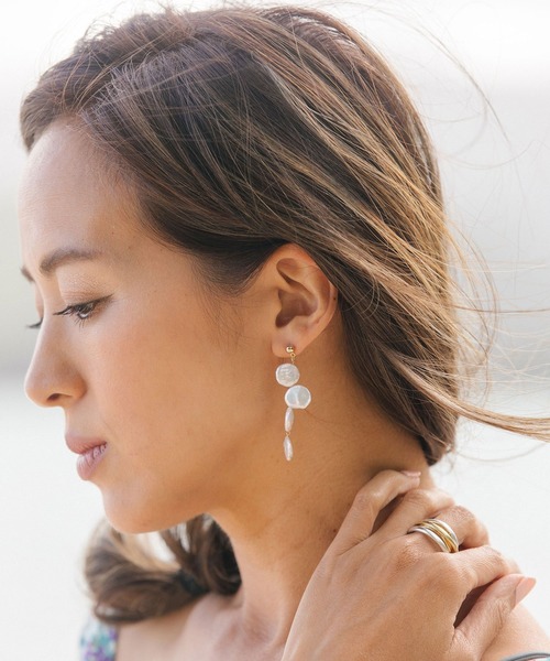 BAYFLOW（ベイフロー）の「MIE/ドロップパールピアス（ピアス（両耳用）・レディース・ホワイト・FREE）」の2枚目の写真