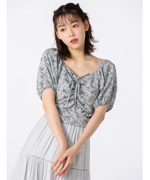 fifth calin(フィフスカラン)の「フラワーパフスリーブショートブラウス(シャツ/ブラウス・レディース・ホワイト/ブルー・MEDIUM)」の2枚目の写真