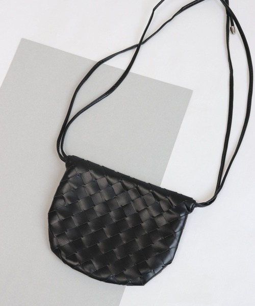 OSYAREVO(オシャレボ)の「メッシュレザー ミニショルダーバッグ(ショルダーバッグ・レディース・イエロー/グリーン/ピンク/コーラル/ブラック/オフホワイト・ONESIZE)」の3枚目の写真