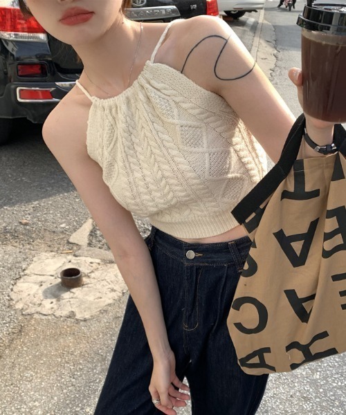 MANGROVE（マングローブ）の「バックオープン ケーブルニットホルターネックタンク（タンクトップ・レディース・ブラック/グリーン/アイボリー・FREE）」の11枚目の写真