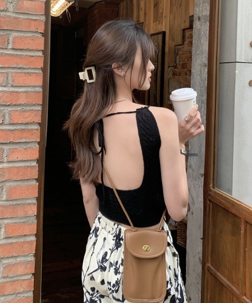 MANGROVE（マングローブ）の「バックオープン ケーブルニットホルターネックタンク（タンクトップ・レディース・ブラック/グリーン/アイボリー・FREE）」の18枚目の写真