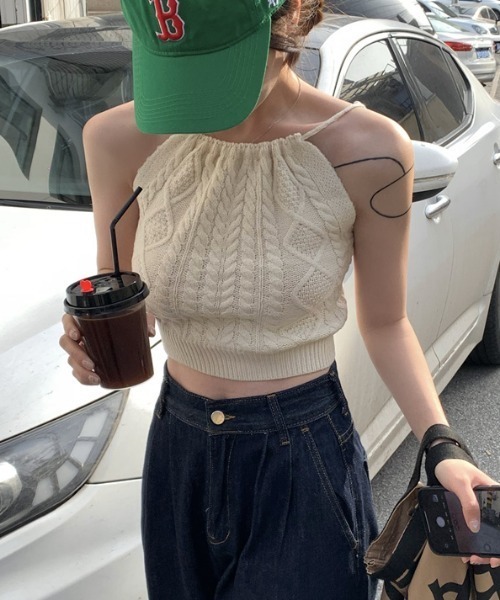 MANGROVE（マングローブ）の「バックオープン ケーブルニットホルターネックタンク（タンクトップ・レディース・ブラック/グリーン/アイボリー・FREE）」の5枚目の写真