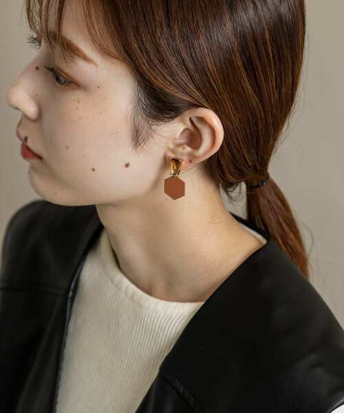 SMELLY(スメリー)の「マットカラーイヤリング(イヤリング・レディース・ブラウン/グリーン・-)」の10枚目の写真