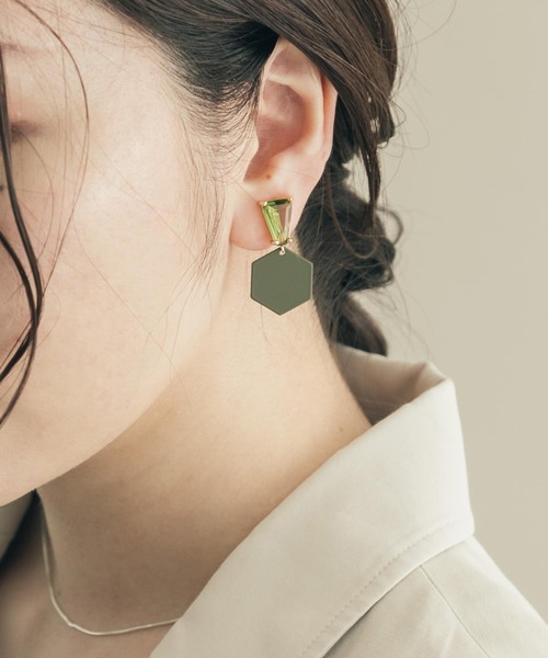 SMELLY(スメリー)の「マットカラーイヤリング(イヤリング・レディース・ブラウン/グリーン・-)」の11枚目の写真