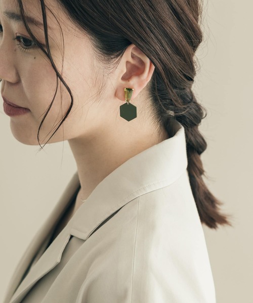 SMELLY(スメリー)の「マットカラーイヤリング(イヤリング・レディース・ブラウン/グリーン・-)」の8枚目の写真