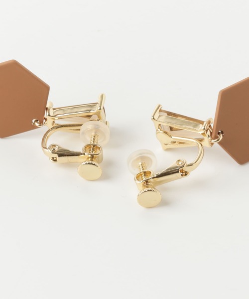 SMELLY(スメリー)の「マットカラーイヤリング(イヤリング・レディース・ブラウン/グリーン・-)」の4枚目の写真