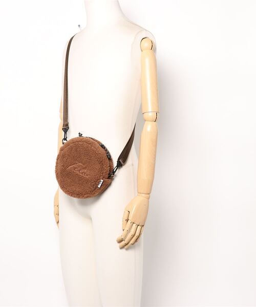 FILA(フィラ)の「【FILA/フィラ】筆記体刺繍 ボアフリース ラウンドショルダーバッグ(ショルダーバッグ・レディース・チャコールグレー/ベージュ/ブラウン/スモークピンク・FREE)」の11枚目の写真