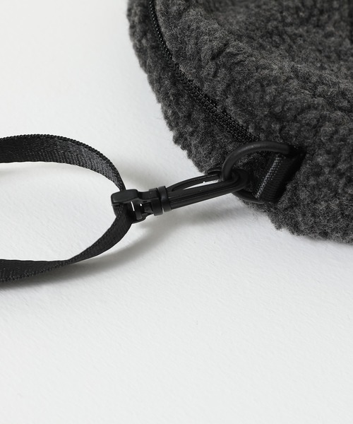 FILA(フィラ)の「【FILA/フィラ】筆記体刺繍 ボアフリース ラウンドショルダーバッグ(ショルダーバッグ・レディース・チャコールグレー/ベージュ/ブラウン/スモークピンク・FREE)」の21枚目の写真