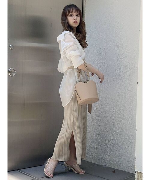 dazzlin（ダズリン）の「グロスシャドーシアーシャツ（シャツ/ブラウス・レディース・パープル/グレー/オフホワイト・FREE）」の5枚目の写真