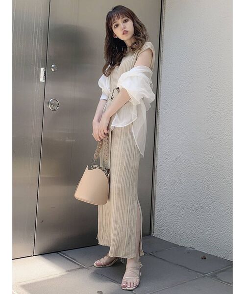 dazzlin（ダズリン）の「グロスシャドーシアーシャツ（シャツ/ブラウス・レディース・パープル/グレー/オフホワイト・FREE）」の6枚目の写真