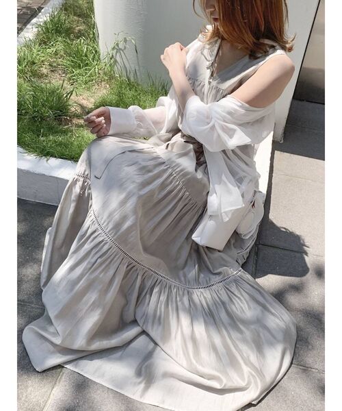 dazzlin（ダズリン）の「グロスシャドーシアーシャツ（シャツ/ブラウス・レディース・パープル/グレー/オフホワイト・FREE）」の9枚目の写真