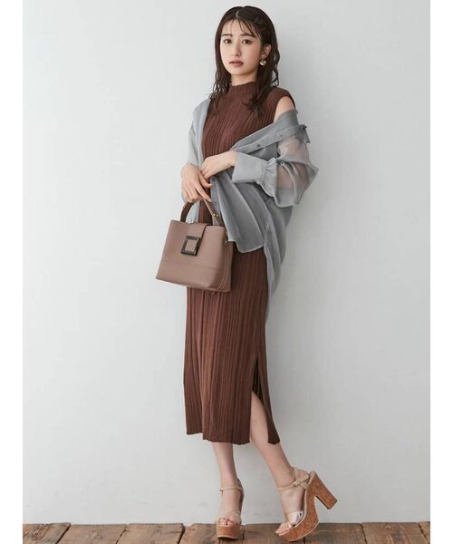 dazzlin（ダズリン）の「グロスシャドーシアーシャツ（シャツ/ブラウス・レディース・パープル/グレー/オフホワイト・FREE）」の14枚目の写真