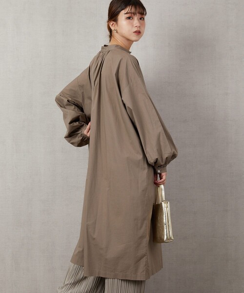 FREAK'S STORE（フリークスストア）の「【WEB限定】ボリュームシャツバルーンスリーブワンピース（シャツワンピース・レディース・ベージュ/グリーン/ホワイト/ブルー/ブラック/マジェンタ・MEDIUM/SMALL）」の4枚目の写真