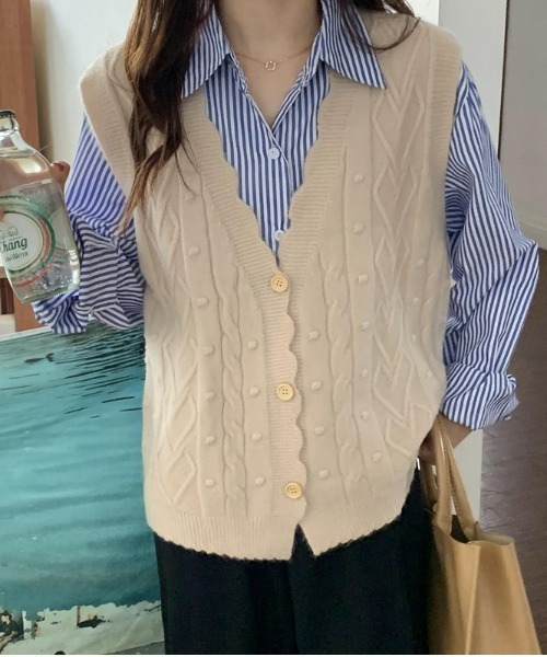 yuue' ( wear )(ユーイ)の「ニットカーディガンベスト(ベスト・レディース・ベージュ/レッド/オフホワイト/ブルー/キャメル・FREE)」の3枚目の写真