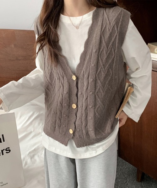 yuue' ( wear )(ユーイ)の「ニットカーディガンベスト(ベスト・レディース・ベージュ/レッド/オフホワイト/ブルー/キャメル・FREE)」の5枚目の写真