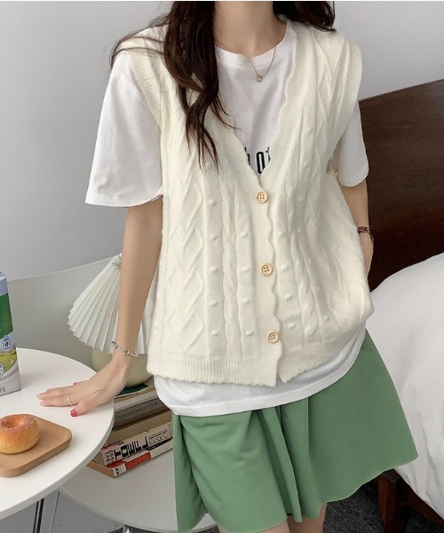 yuue' ( wear )(ユーイ)の「ニットカーディガンベスト(ベスト・レディース・ベージュ/レッド/オフホワイト/ブルー/キャメル・FREE)」の2枚目の写真