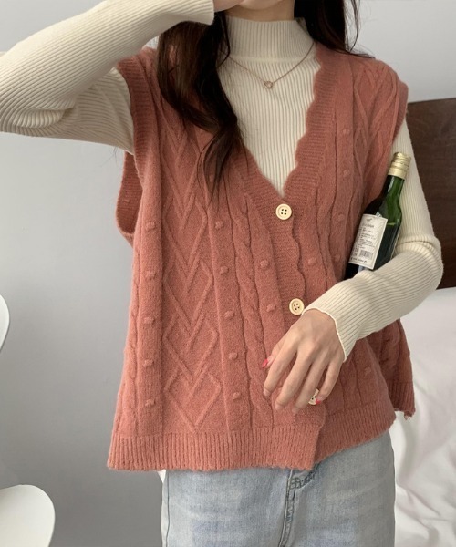 yuue' ( wear )(ユーイ)の「ニットカーディガンベスト(ベスト・レディース・ベージュ/レッド/オフホワイト/ブルー/キャメル・FREE)」の11枚目の写真