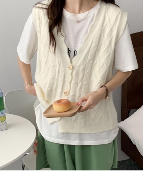 yuue' ( wear )(ユーイ)の「ニットカーディガンベスト(ベスト・レディース・ベージュ/レッド/オフホワイト/ブルー/キャメル・FREE)」の16枚目の写真