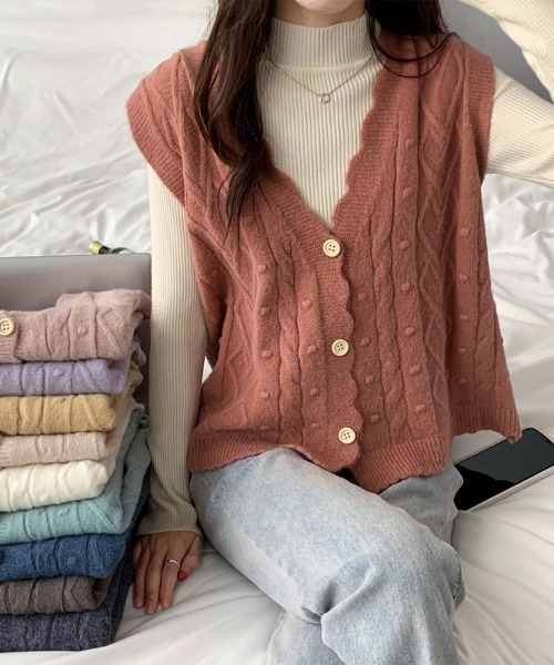 yuue' ( wear )(ユーイ)の「ニットカーディガンベスト(ベスト・レディース・ベージュ/レッド/オフホワイト/ブルー/キャメル・FREE)」の7枚目の写真