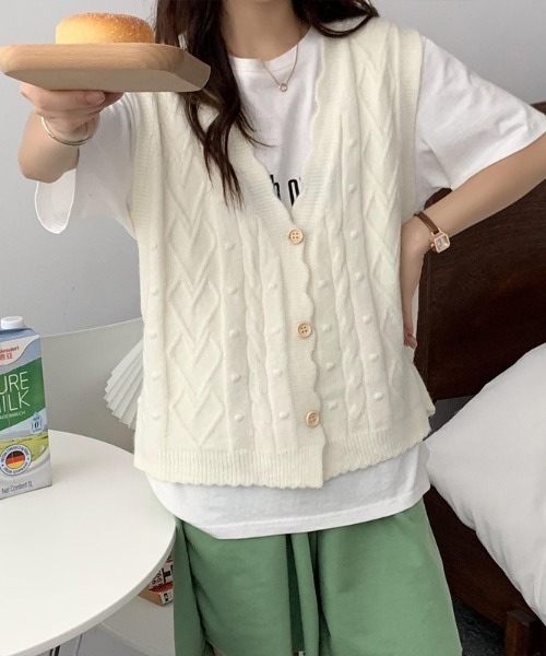 yuue' ( wear )(ユーイ)の「ニットカーディガンベスト(ベスト・レディース・ベージュ/レッド/オフホワイト/ブルー/キャメル・FREE)」の15枚目の写真
