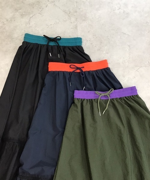 DOLLUPOOPS（ドールアップウップス）の「ヘムチュール配色インベルスカート（スカート・レディース・ブラック/カーキ/ネイビー・38）」の2枚目の写真