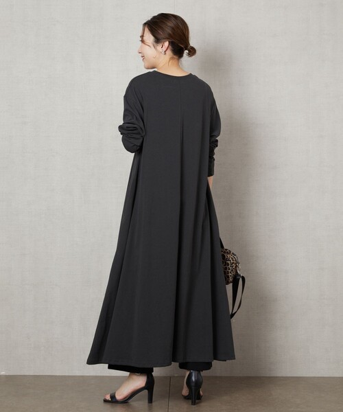 FREAK'S STORE(フリークスストア)の「【WEB限定】フレアマキシロングスリーブワンピース(ワンピース・レディース・ライトグレー/グリーン/ブラウン/ラベンダー/ナチュラル/ブラック×ベージュ/ブラック/ホワイト×ブラック/オレンジ/ネイビー/イエロー×グレー/ホワイト×ブルー・フリ-)」の19枚目の写真