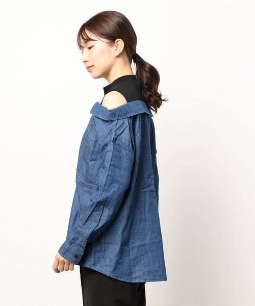 CECIL McBEE(セシルマクビー)の「レイヤード風デニムシャツ(シャツ/ブラウス・レディース・ブルー/ライトブルー・MEDIUM)」の3枚目の写真