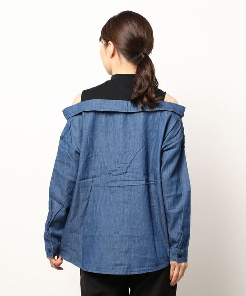 CECIL McBEE(セシルマクビー)の「レイヤード風デニムシャツ(シャツ/ブラウス・レディース・ブルー/ライトブルー・MEDIUM)」の4枚目の写真