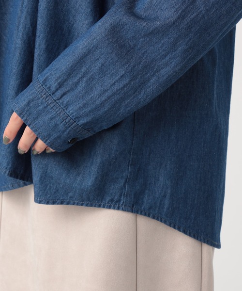 CECIL McBEE(セシルマクビー)の「レイヤード風デニムシャツ(シャツ/ブラウス・レディース・ブルー/ライトブルー・MEDIUM)」の10枚目の写真