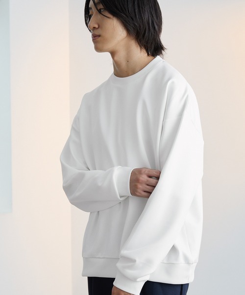 Like Us(ライクアス)の「【LikeUs】シルキーダンボールニットオーバーサイズスウェット(スウェット・メンズ・チェリーピンク/ライトベージュ/ブラック/オレンジ/ホワイト/ブラウン/イエロー/グレイッシュブルー/ワインレッド/ダークグレー/ネイビー/カーキ系/グレイッシュベージュ・M/L/XL)」の2枚目の写真