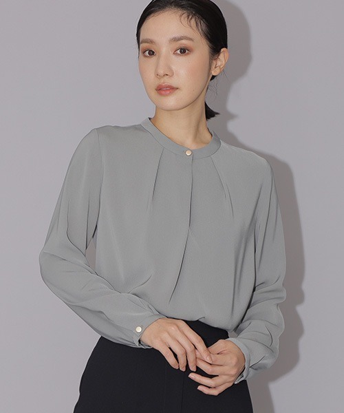 NATURAL BEAUTY BASIC（ナチュラルビューティーベーシック）の「ゴールドボタンブラウス（シャツ/ブラウス・レディース・オフホワイト/ダークブラウン/カーキ・SMALL/MEDIUM）」の16枚目の写真