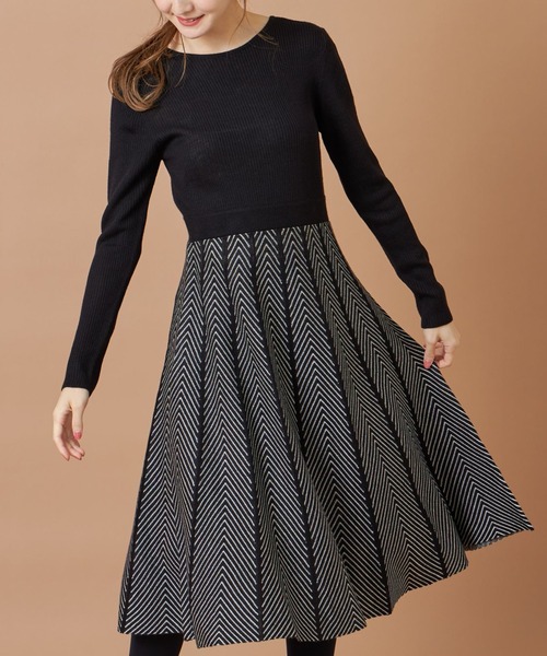 tocco closet(トッコ クローゼット)の「前後2WAYヘリンボーン切り替えリブニットワンピース(ワンピース・レディース・ブラック/ピンクベージュ・M)」の1枚目の写真