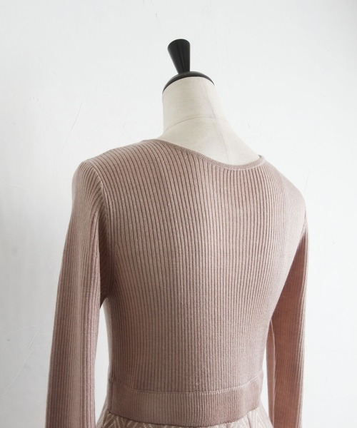 tocco closet(トッコ クローゼット)の「前後2WAYヘリンボーン切り替えリブニットワンピース(ワンピース・レディース・ブラック/ピンクベージュ・M)」の8枚目の写真