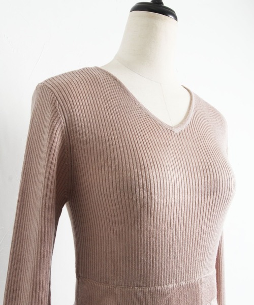 tocco closet(トッコ クローゼット)の「前後2WAYヘリンボーン切り替えリブニットワンピース(ワンピース・レディース・ブラック/ピンクベージュ・M)」の11枚目の写真