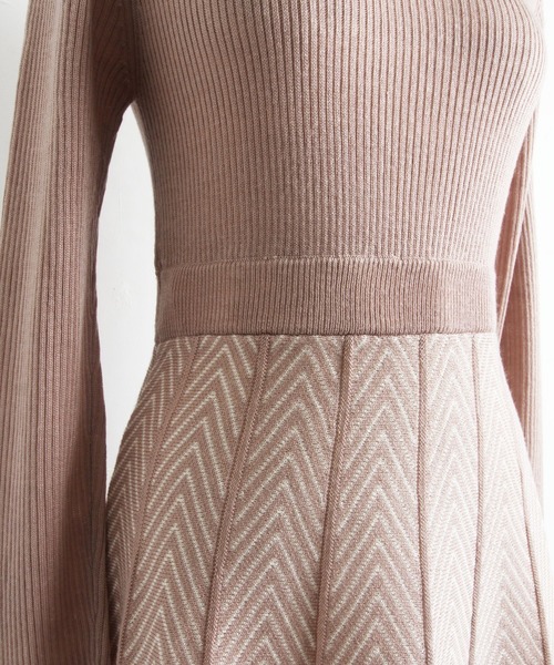 tocco closet(トッコ クローゼット)の「前後2WAYヘリンボーン切り替えリブニットワンピース(ワンピース・レディース・ブラック/ピンクベージュ・M)」の5枚目の写真