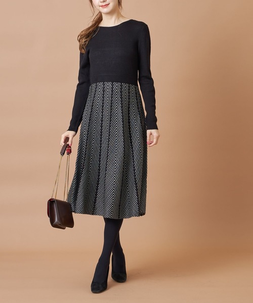 tocco closet(トッコ クローゼット)の「前後2WAYヘリンボーン切り替えリブニットワンピース(ワンピース・レディース・ブラック/ピンクベージュ・M)」の9枚目の写真