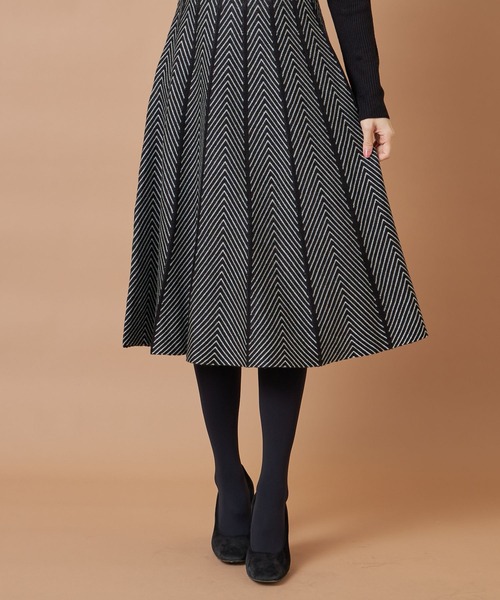 tocco closet(トッコ クローゼット)の「前後2WAYヘリンボーン切り替えリブニットワンピース(ワンピース・レディース・ブラック/ピンクベージュ・M)」の22枚目の写真