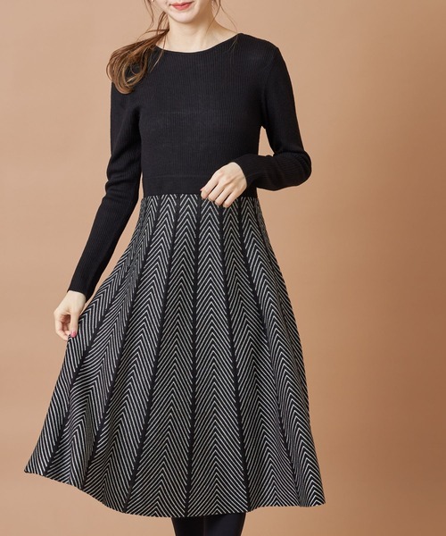 tocco closet(トッコ クローゼット)の「前後2WAYヘリンボーン切り替えリブニットワンピース(ワンピース・レディース・ブラック/ピンクベージュ・M)」の6枚目の写真