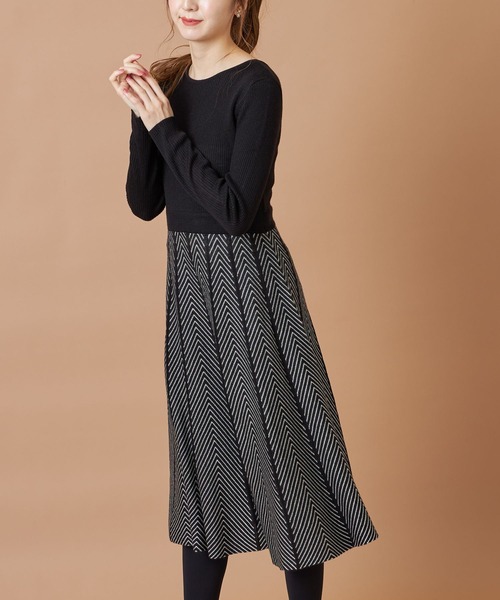 tocco closet(トッコ クローゼット)の「前後2WAYヘリンボーン切り替えリブニットワンピース(ワンピース・レディース・ブラック/ピンクベージュ・M)」の3枚目の写真