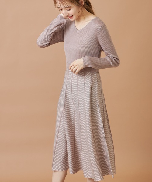 tocco closet(トッコ クローゼット)の「前後2WAYヘリンボーン切り替えリブニットワンピース(ワンピース・レディース・ブラック/ピンクベージュ・M)」の10枚目の写真