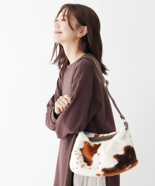 SHOO・LA・RUE(シューラルー)の「◆ポーチ付アニマルエコファーショルダー(ショルダーバッグ・レディース・ベージュ系その他3/ベージュ系その他7/ダークブラウン系1/ブラウン系1・00)」の16枚目の写真