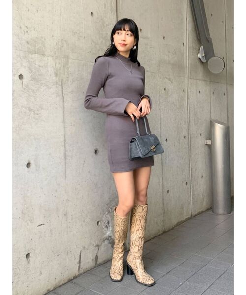 EMODA(エモダ)の「ラウンドフィットロングブーツ(ブーツ・レディース・ホワイト/ブラック/その他・SMALL/MEDIUM/LARGE)」の6枚目の写真