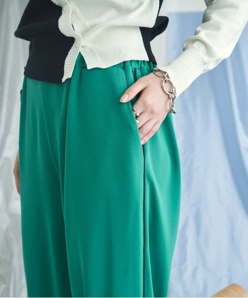 VACANCY（ヴァカンシー）の「パイピングジョガーパンツ（その他パンツ・レディース・ブラック/グリーン・FREE）」の19枚目の写真