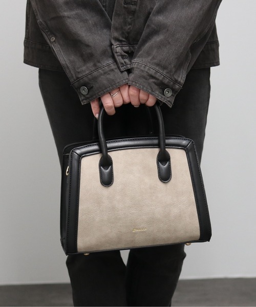 GUSCIO(グッシオ)の「【グッシオベーシック】 台形ハンドバッグ 太パイピング 2WAY ショルダー(ハンドバッグ・レディース・ベージュ系その他/グリーン/ネイビー/キャメル/アイボリー/グレー・FREE)」の3枚目の写真